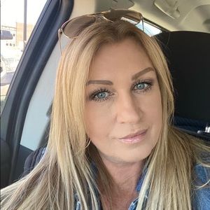 Meet your Posher, Pamela